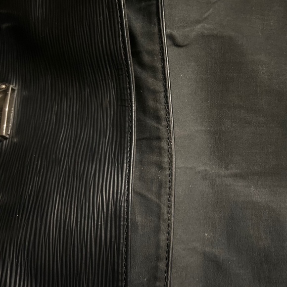 Louis Vuitton Black Epi Segur Mm - Picture 6 of 11